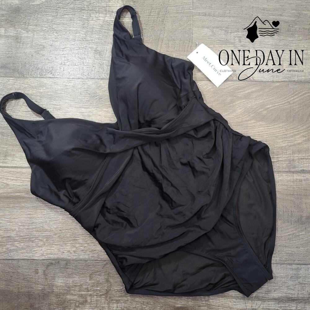 Meet.Curve Plus Size Twist Front One Piece Swimsuit Size 2XL